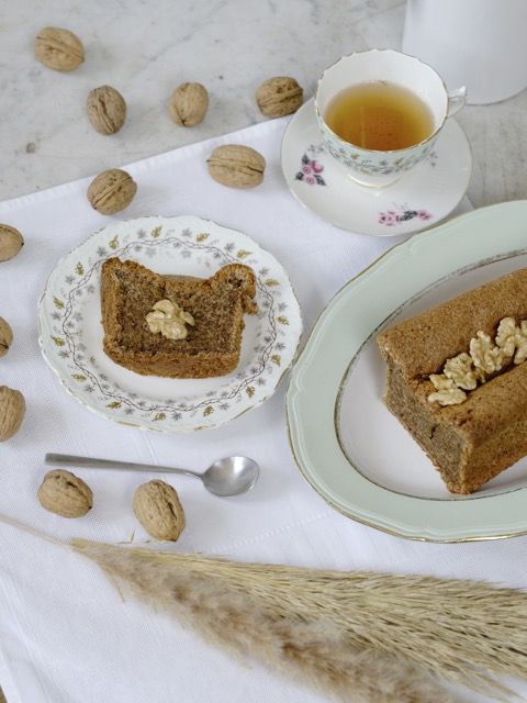 Cake moelleux aux noix sans gluten par Cerno Cake moelleux aux noix sans gluten par Cerno