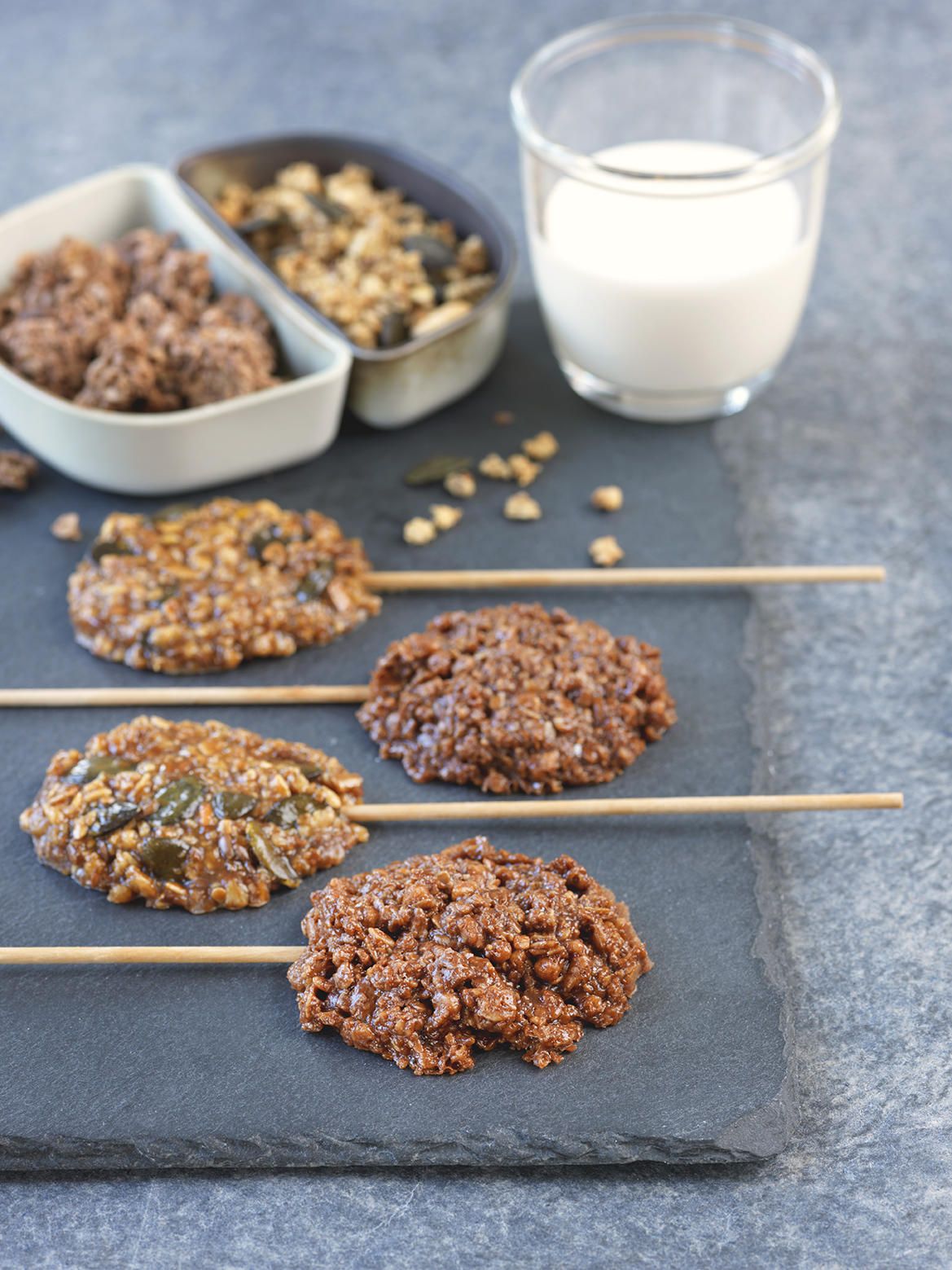 Sucettes au muesli croustillant et muesli chocolat Sucettes au muesli croustillant et muesli chocolat